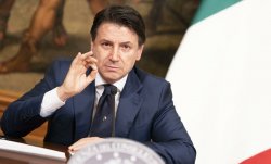 Giuseppe Conte fa uscire i nati il 30 e 31 febbraio Meme Template