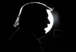 Trump werewolf howls at the moon Meme Template