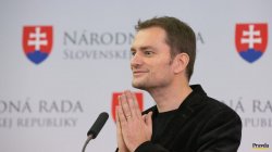 Igor Matovič sa modlí Meme Template