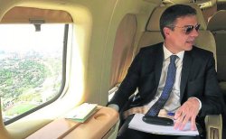 Pedro Sánchez Volando Meme Template