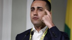 Di Maio che si tocca la testa Meme Template