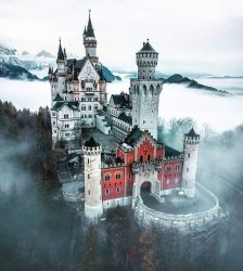 Schloss Neuschwanstein Meme Template