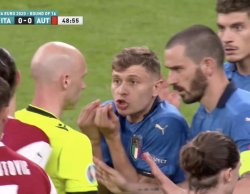 italy referee barella bonucci berardi Meme Template