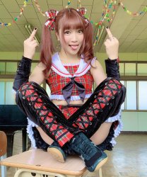 Maki Itoh middle finger 2 Meme Template