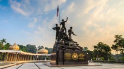 tugu negara malaysia Meme Template