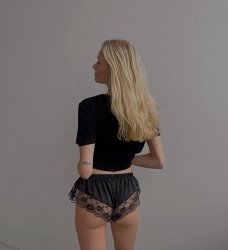 Blonde booty Meme Template