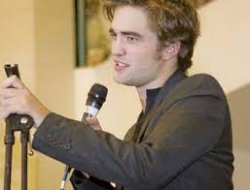 Robert Pattinson singing Meme Template