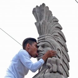 Love Mexican Sculpture kiss Meme Template