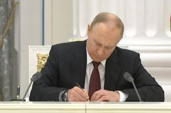 Putin writes in diary Meme Template