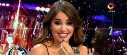 lali que haces montoncito de dedos Meme Template