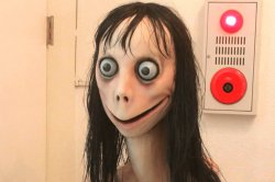 Momo de Douniekadaver Meme Template