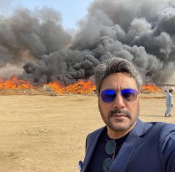 Selfie pakistan Meme Template