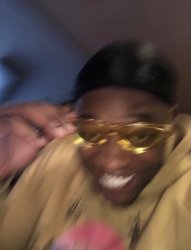 negro sorprendido gafas amarillas Meme Template