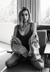 Ana de Armas Meme Template