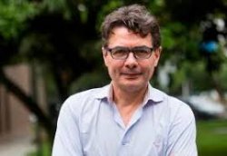 Alejandro Gaviria Meme Template