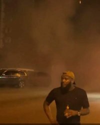 Beber com o prédio a cair Meme Template