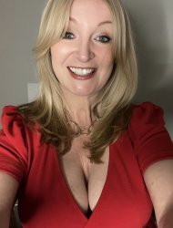 CurvyMILF Meme Template