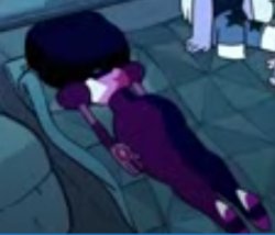 When Garnet flops on floor Meme Template