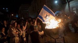 Burning the Israeli flag Meme Template