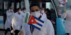 Sardos comunistas invasores disfrazados de médicos cubanos adoct Meme Template