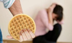 Don't touch my waffle Meme Template