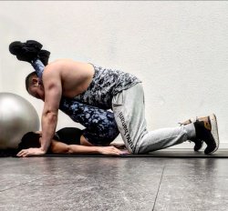 Everone knows that one Personaltrainer ?? Meme Template