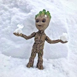 GrootInSnow Meme Template
