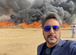 Adnan Siddique Selfie Meme Template
