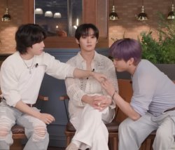 Third wheeling SKZ Meme Template