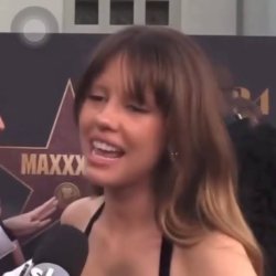 Mia Goth brasileira Meme Template