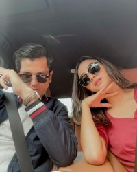 Rendi Jhon dan Glenca Chysara Meme Template