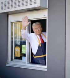 trump mcdonald’s wave Meme Template