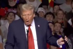 Trump microphone blowjob Meme Template