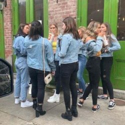 Chicas chamarra mezclilla blue denim jackets black leggins negro Meme Template