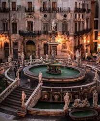 Fontana Pretoria. Meme Template