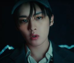LEE KNOW STRAY KIDS Meme Template