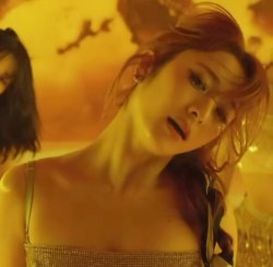 yunjin hot Meme Template