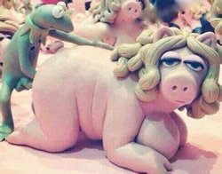 Kermit and Miss Piggy sex Meme Template
