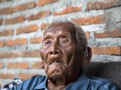Oldest man alivè Meme Template
