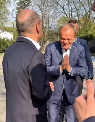 Donald Tusk sługa narodu niemieckiego Meme Template