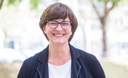 Saskia Esken faces of democracy Meme Template