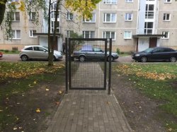 Useless fence Meme Template