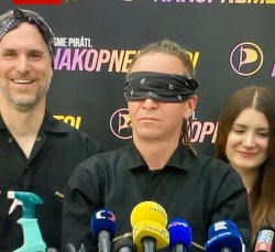 Ivan Bartoš Piráti Meme Template
