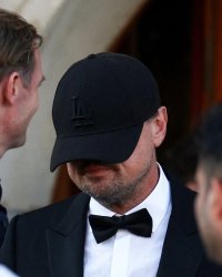Leo Don't look up (Bezos Wedding) Meme Template