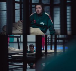 Gi-Hun staring at Dae-Ho Meme Template