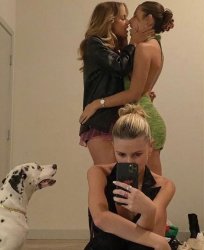 Girls kissing Meme Template