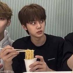 Gyuvin surprised Meme Template