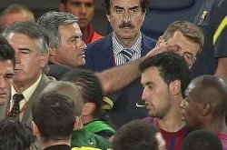 jose mourinho eye poke Meme Template