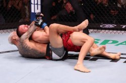 Charles oliveira gamrot choke Meme Template