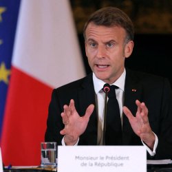 Macron explains Meme Template